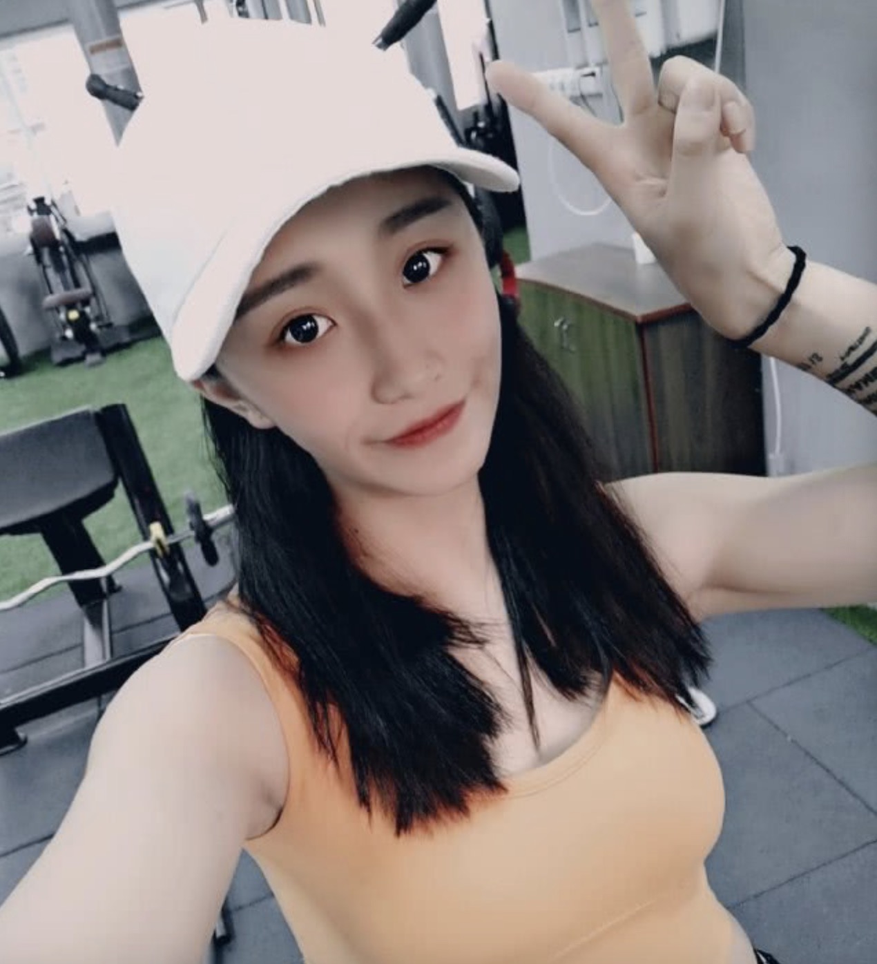 那天的昆仑决,本身是一场平平常常的比赛,可是当张思雨出场的时候,场