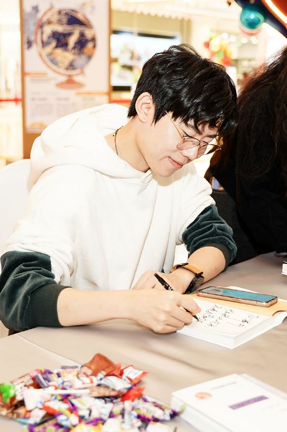 90后畅销书作家卢思浩从散文到小说转型并不容易