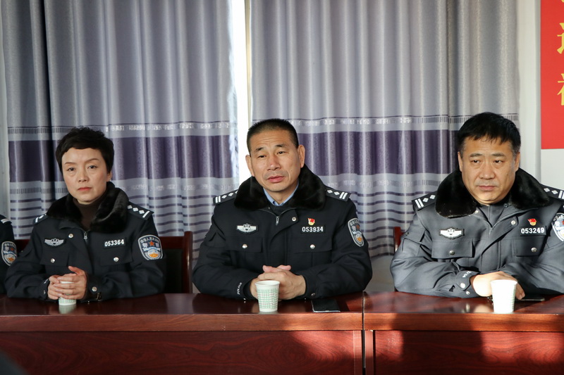 渑池县公安局长袁奇峰赴张村镇漏泉村慰问驻村工作队