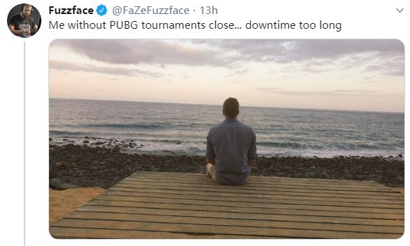 绝地求生:大胡子晒自拍,wj搞怪留言,这是你落寞的背景照片嘛?