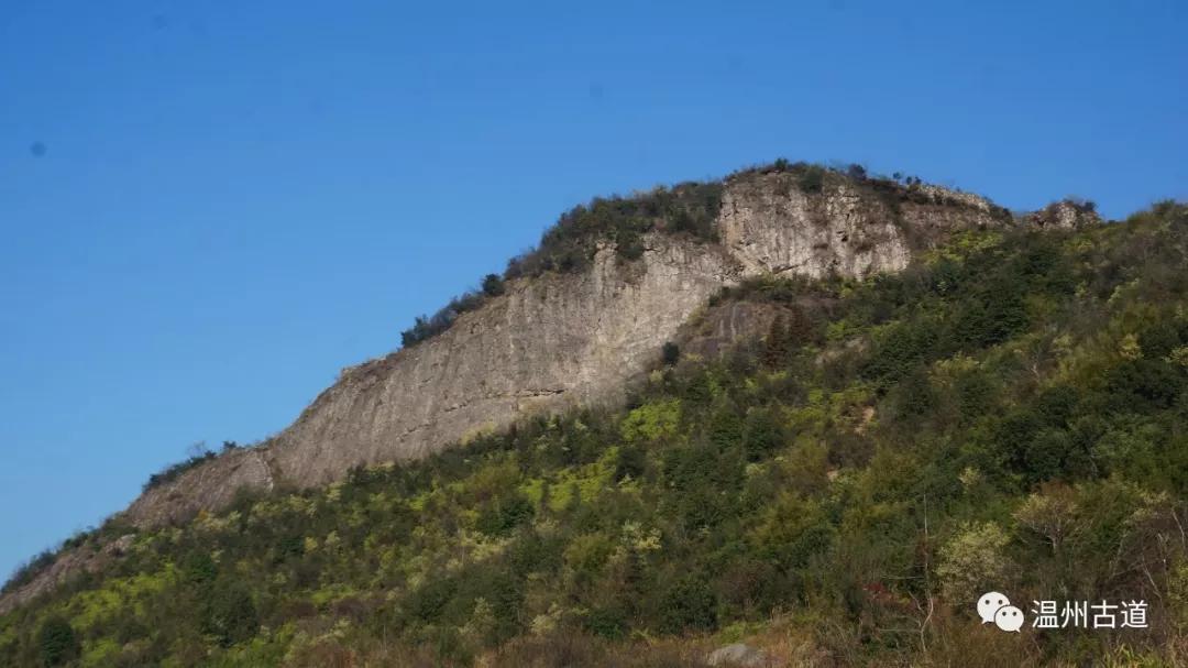 永嘉瓯北浦石青峰山上有座始建于宋代的千年古寨郊游好去处