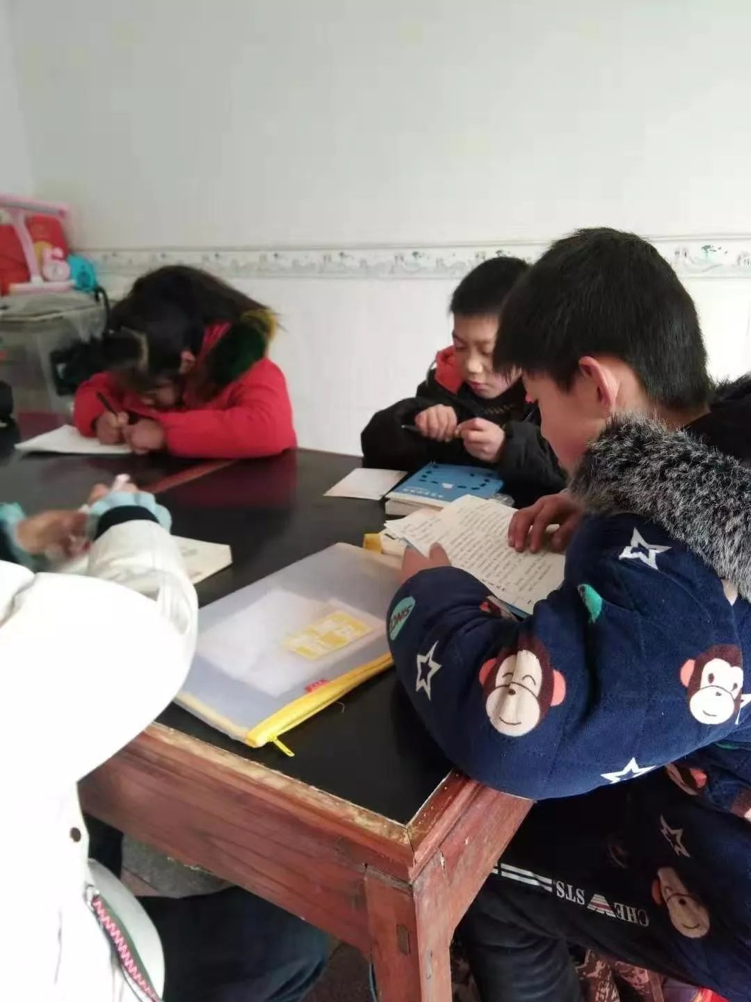 三灶小学寒假学生学习小组活动掠影