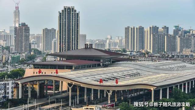 年迁至宾阳门,并于12月建成武昌总站;1950年8月,武昌总站改称武昌南站