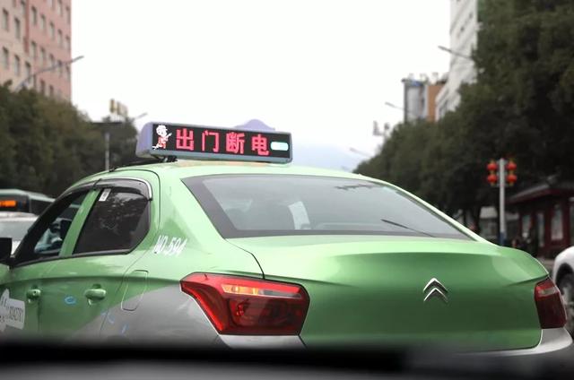 与地方传媒公司建立消防宣传合作长效机制,依托全州1391台出租车智能