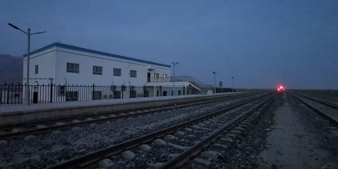 21时27分,地面突然震动南疆铁路西格尔至五间房区段