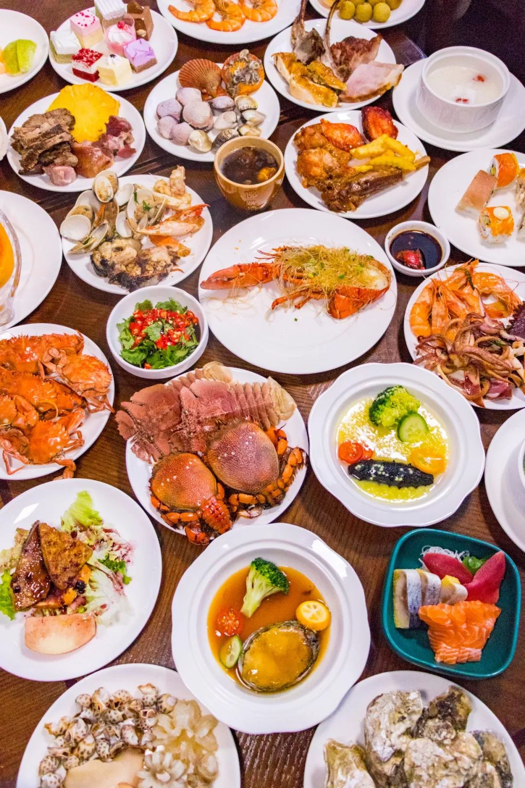 188元位环岛路海底世界自助餐边看美人鱼边吃饭300种美食撑到扶墙出