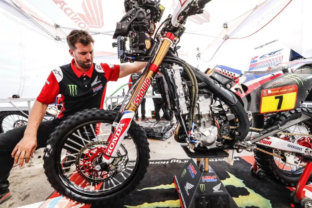 现年 28 岁的美国车手巴拉贝,在第三赛段取得领先位置(总时间)之后,就