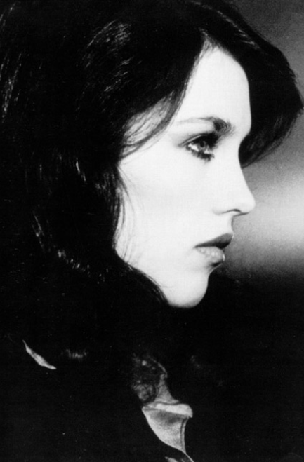 还有两个被影迷熟知的法国女演员,一个是"法兰西玫瑰"苏菲·玛索.