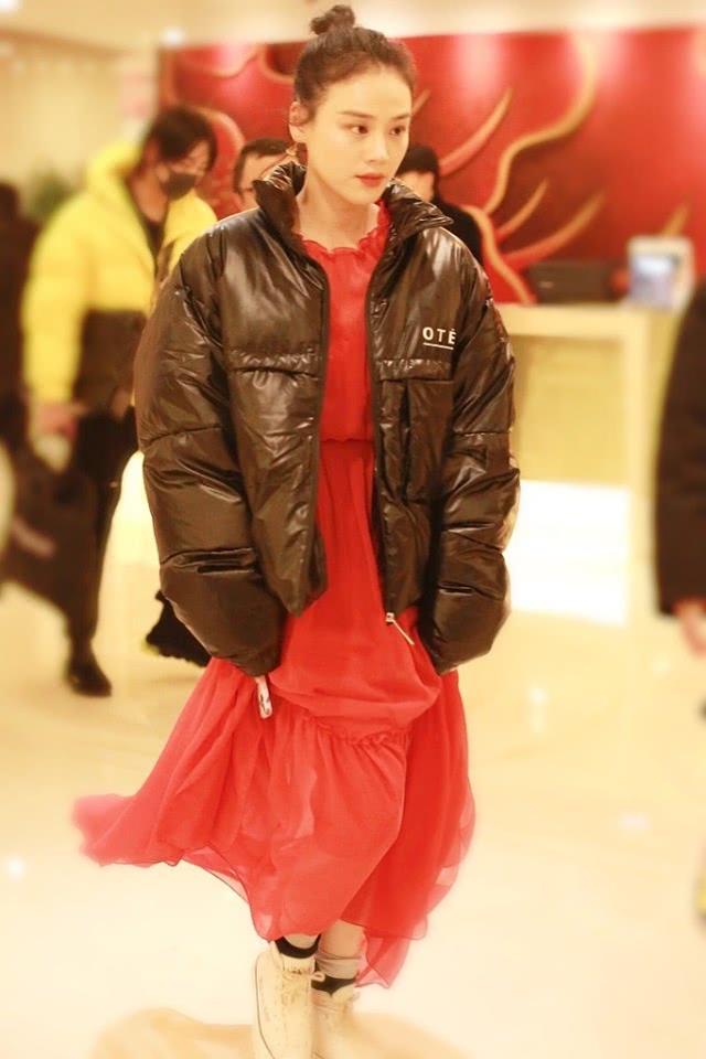 607080后女星参加春晚马思纯红裙可人惠英红刘涛展现成熟魅力