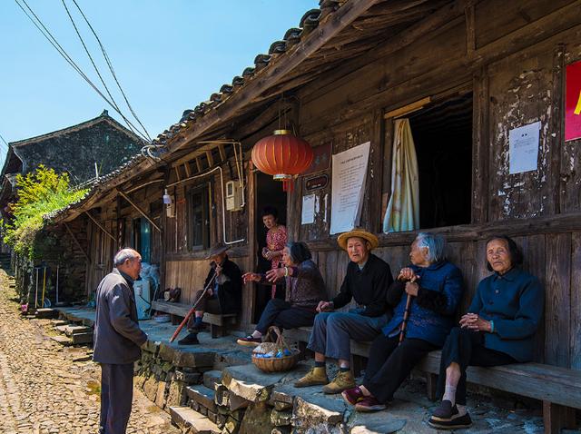 我国一原生态的村落,至今延续着传统生活,沉浸在田园生活的美好