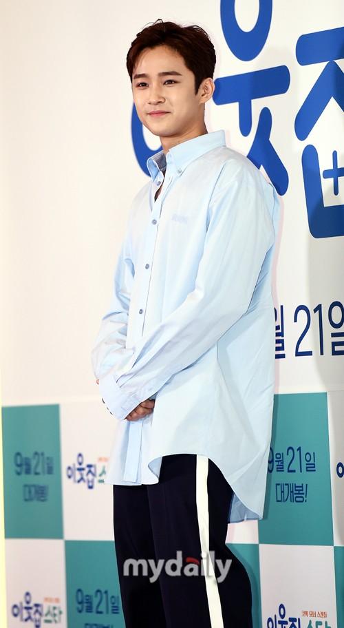 韩国男团ftisland成员李在真今日参军服役