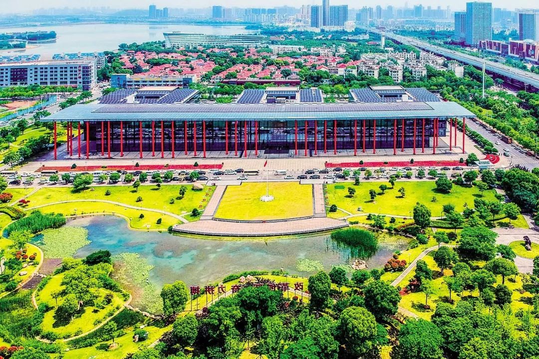 夜色璀璨的武汉开发区.