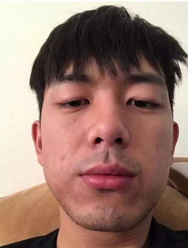 67当直男们尝试自拍这就是死亡角度