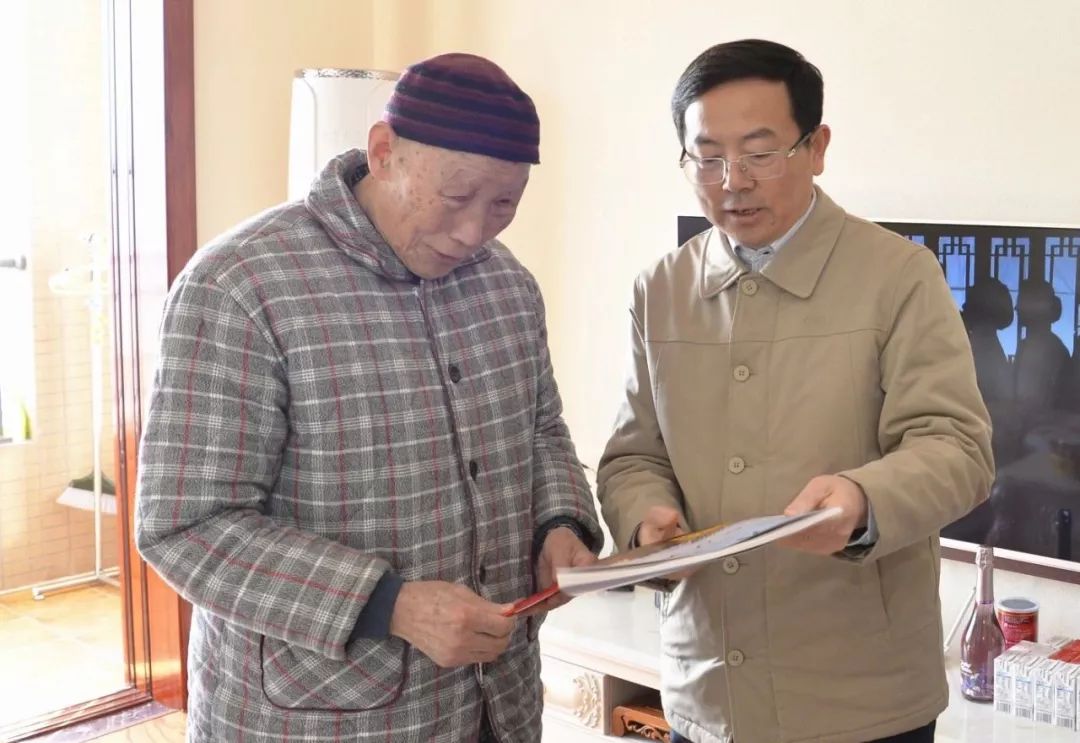 慰问老领导朱元巢1月13日至1月20日,东方电机党政领导刘辉,贺建华