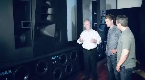 值得一提的是,电影《唐人街探案3》全片采用了alexa imax摄影机进行