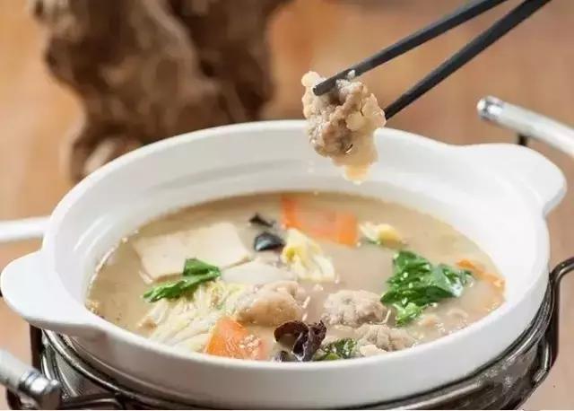 菜谱:秘制火辣鱼,老式锅包肉,碧绿花枝片,京城酥肉锅