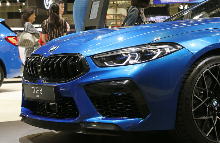 最强宝马轿跑亮相44t双涡轮爆发600马力性能不输新款法拉利