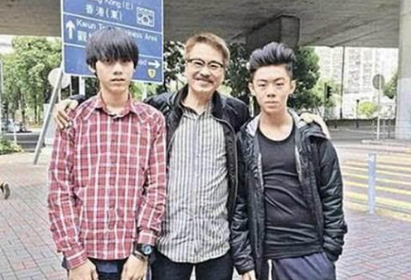 还要给前妻和孩子们每月打赡养费,据港媒报道,吴孟达每月需要支付上