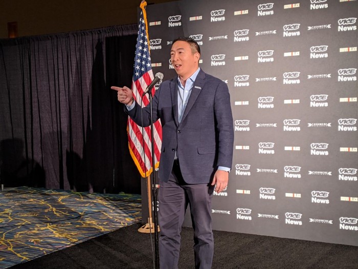 美总统竞选人andrewyang即便是马斯克也将能每月拿到1000美元