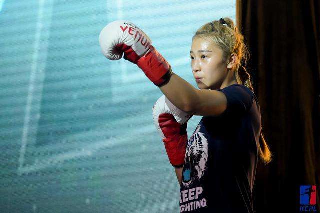 这是绝大多数人对张思雨的第一反应,在大家古板的印象当中,搏击运动员