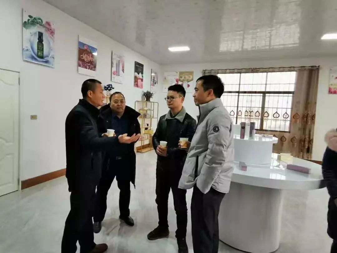 团中央潘昊同志一行到威奢乡调研共青团基层组织改革综合试点工作