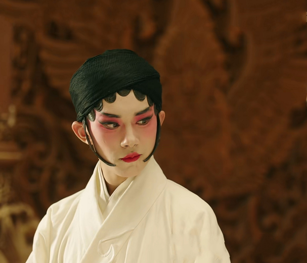 易烊千玺挑战京剧扮相当他化好妆出镜粉丝开心了比刘艳芬俊