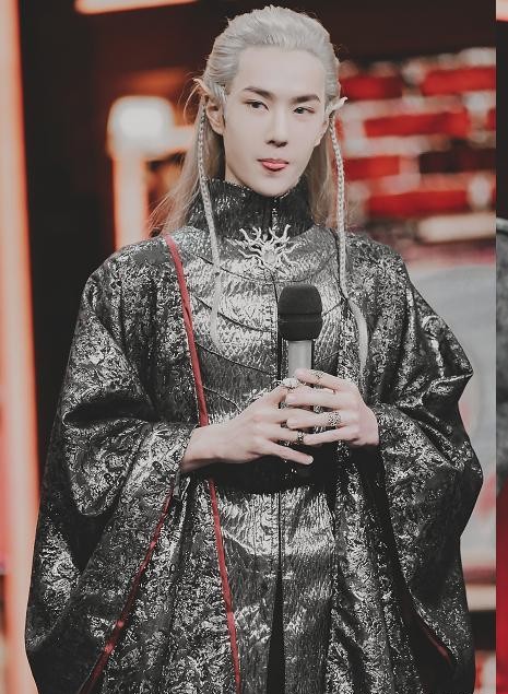 本以为肖战精灵造型够帅了,直到看见王一博的精灵王子,瞬间沦陷_挑战