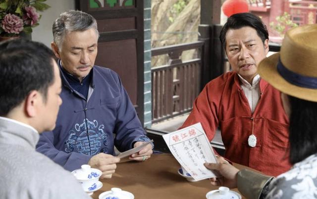 在首集主要介绍了大酱油家族的人物关系,佛山百年老字号万冠园主要有