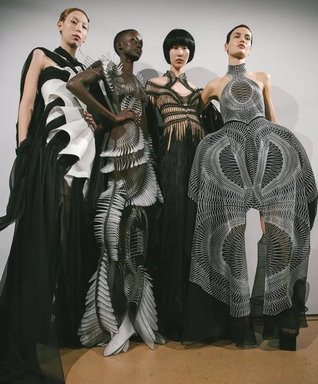 水母仿生衣这是要逼死深海和密集恐惧症患者论3d打印高定时装她认第二