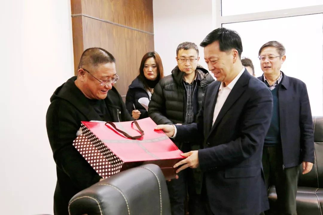 市委副书记市长王一兵到我县走访慰问优秀专家
