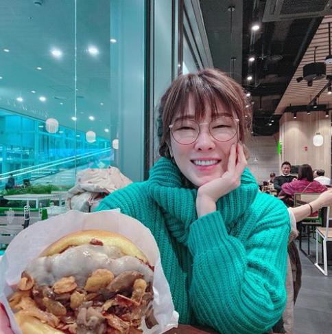 知名女艺人官宣被求婚,炸鸡店晒出婚戒大秀甜蜜_林睿君