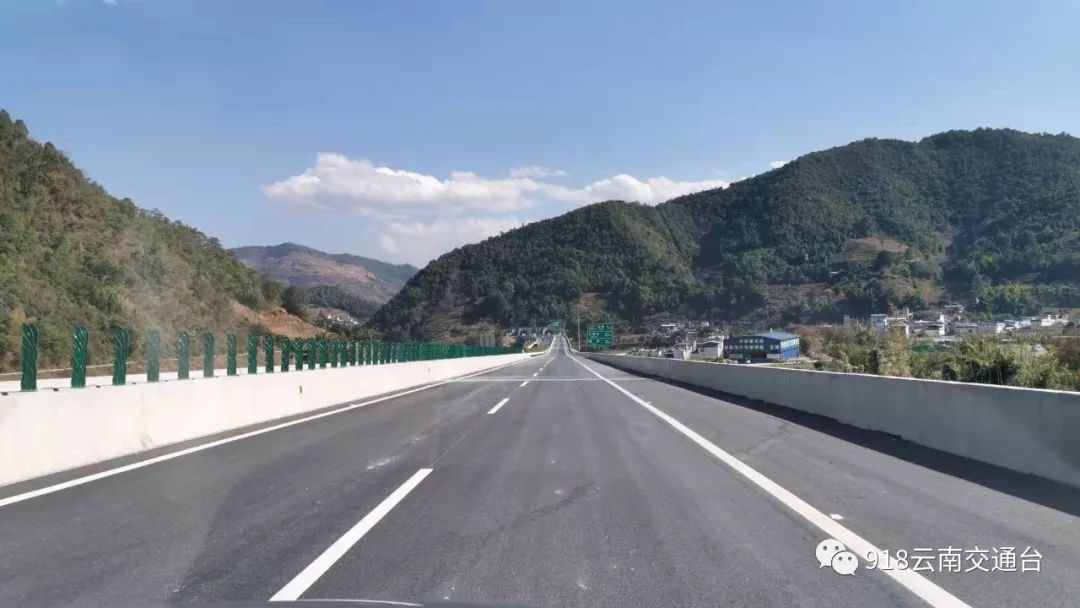 建成试通车临沧市第一条县域高速公路