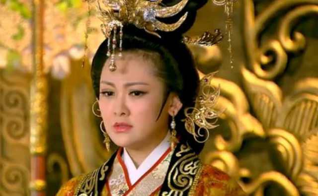 纣王一听大怒,立即命人将姜王后抓获,并对西宫的黄贵妃察问,黄妃自是