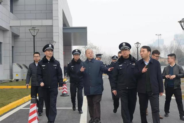 公安长安分局局长李会贤,政委