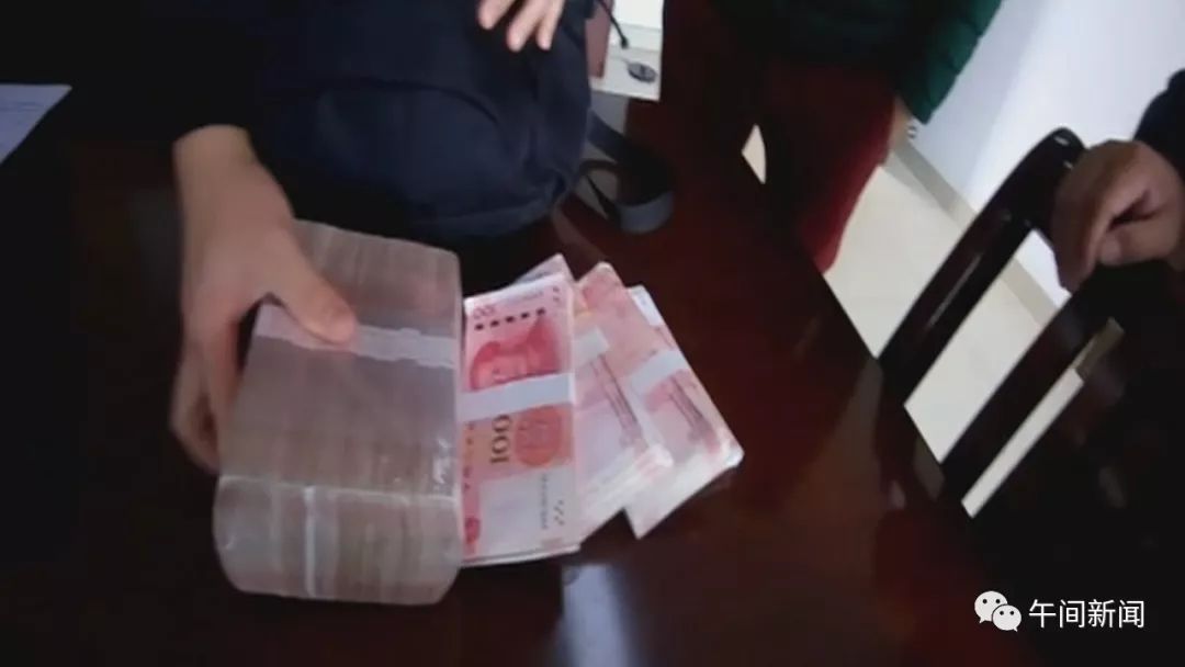 背包惊现15万现金男子举动让人点赞