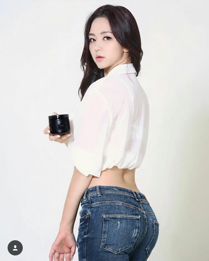 韩国健身女网红天使脸蛋曲线身材身材比例很重要