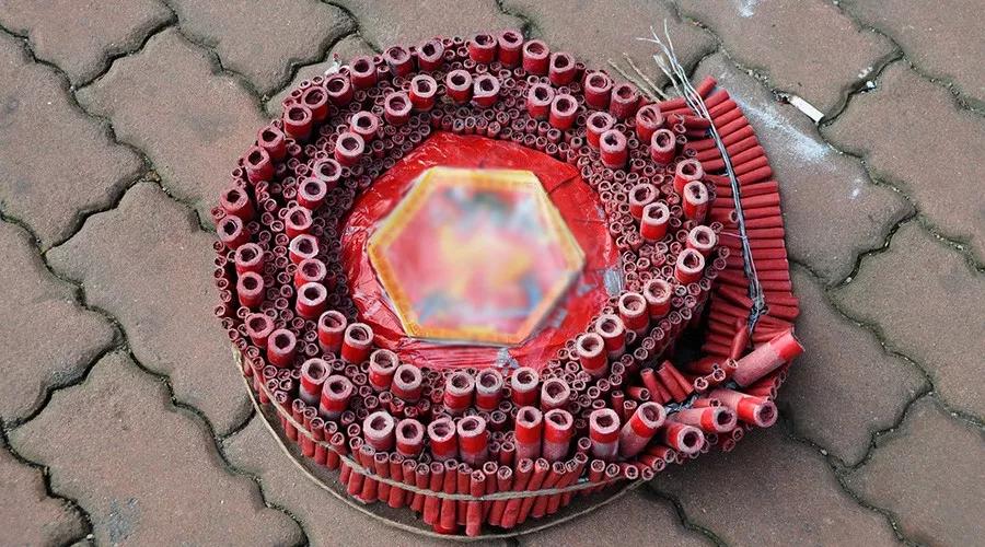 像我们放鞭炮,鞭炮大小是肯定决定了威力的大小的.