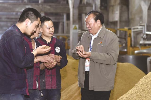 中国酿酒大师刘友金:用匠心善工回答"为什么五粮液只有一个?&quo