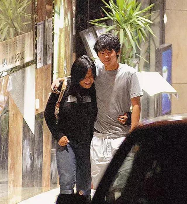 霍启中前任百亿富豪孙女,何超琼干女儿,与港澳两大顶级豪门交好