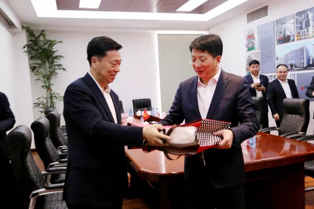 市委副书记市长王一兵到我县走访慰问优秀专家