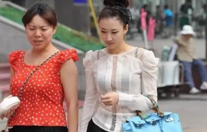 不爱打扮的"邋遢"妈妈和爱打扮的"时尚辣妈"真的不一样,对孩子也会