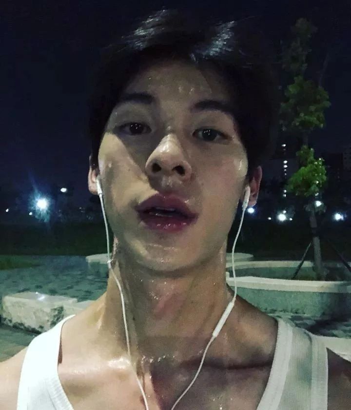 这个又奶又欲的男生一出现,所有老公成为了前夫!_许光汉