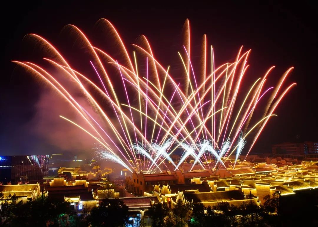 万载古城烟花特别多,大年初三,初四,初五燃情演绎_焰火