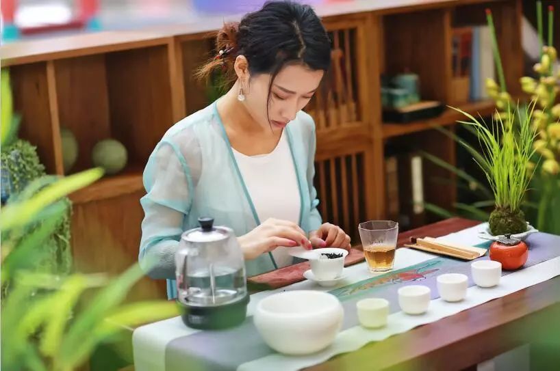 喝茶看书听故事绿城竟然这样卖房子