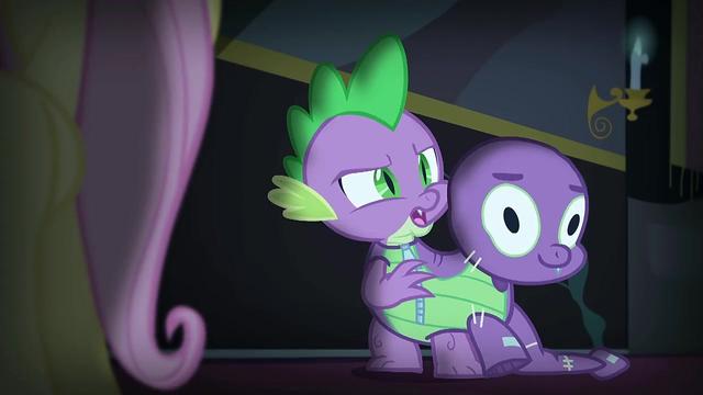 小马宝莉5柔柔来到紫悦城堡却看到两只头的怪物影子