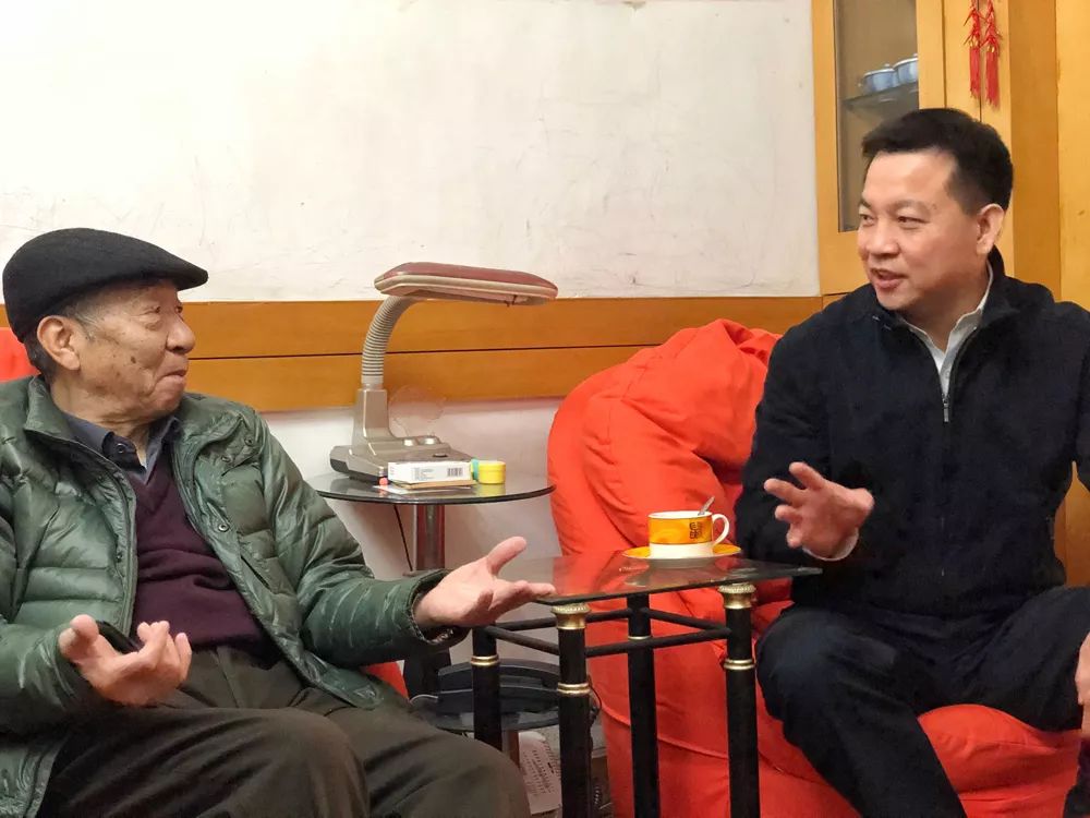 1月20日,中远海运集运纪委书记袁健看望慰问了郭德山,方大新,徐孝义等