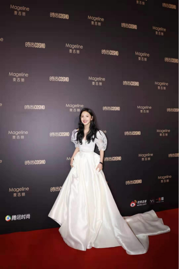 原创章若楠小仙女白色镂空款式白裙尽显清新自然高贵气质