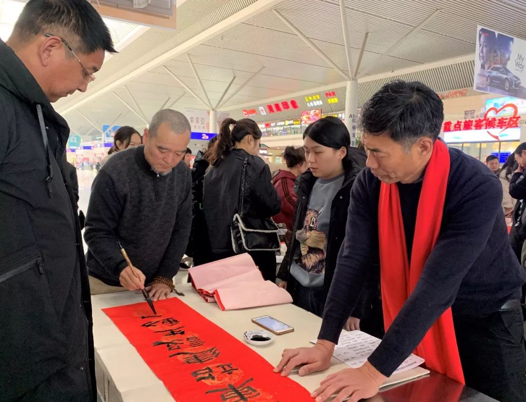 民盟河南省委秘書長姚中有,宣傳處長夏許峰,河南民盟書畫院執行院長