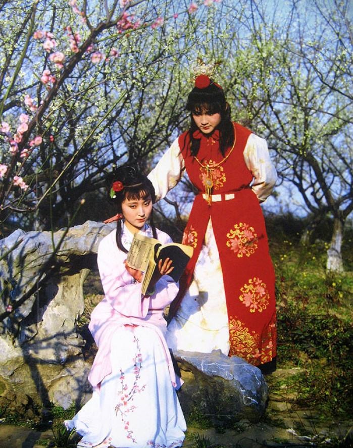 87版红楼梦之精美剧照赏析宝黛读西厢