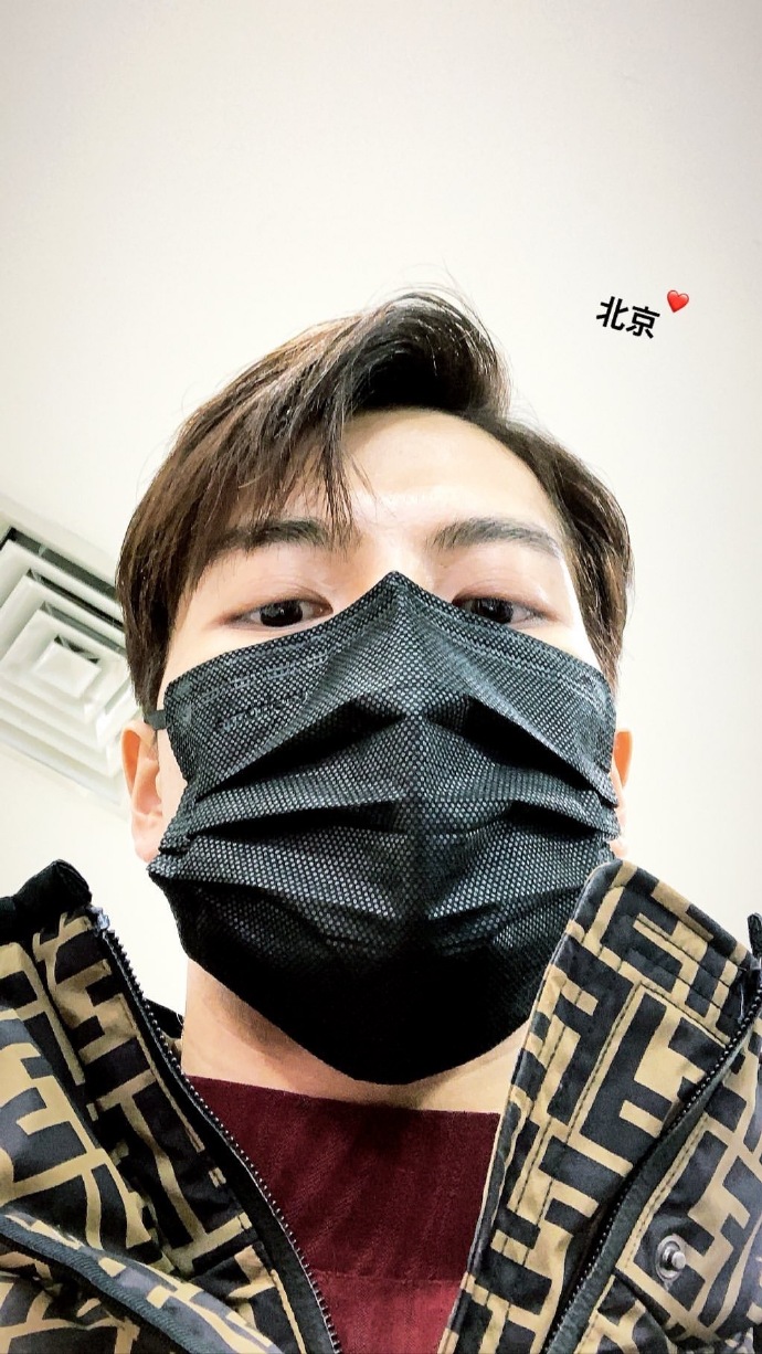 乖乖戴口罩 好好看春晚~王嘉尔更新ig story